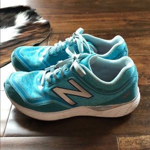 New Balance Tennis Shoes